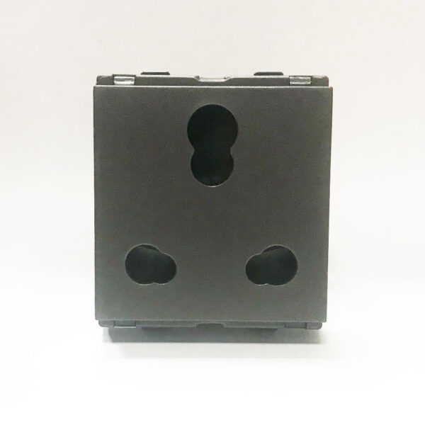 curve 6&16A Universal Socket